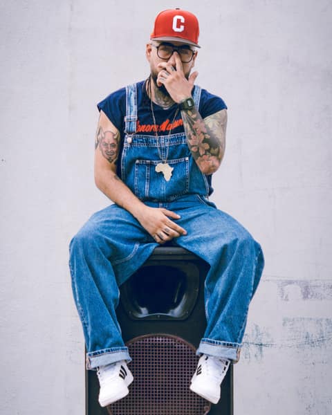 Mr. Bassie, DJ y socio fundador de Bass Attack Sound System